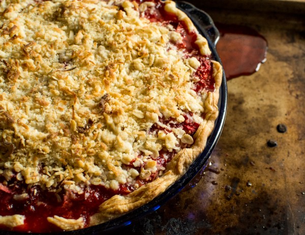 Strawberry Rhubarb Pie - Thyme of Taste